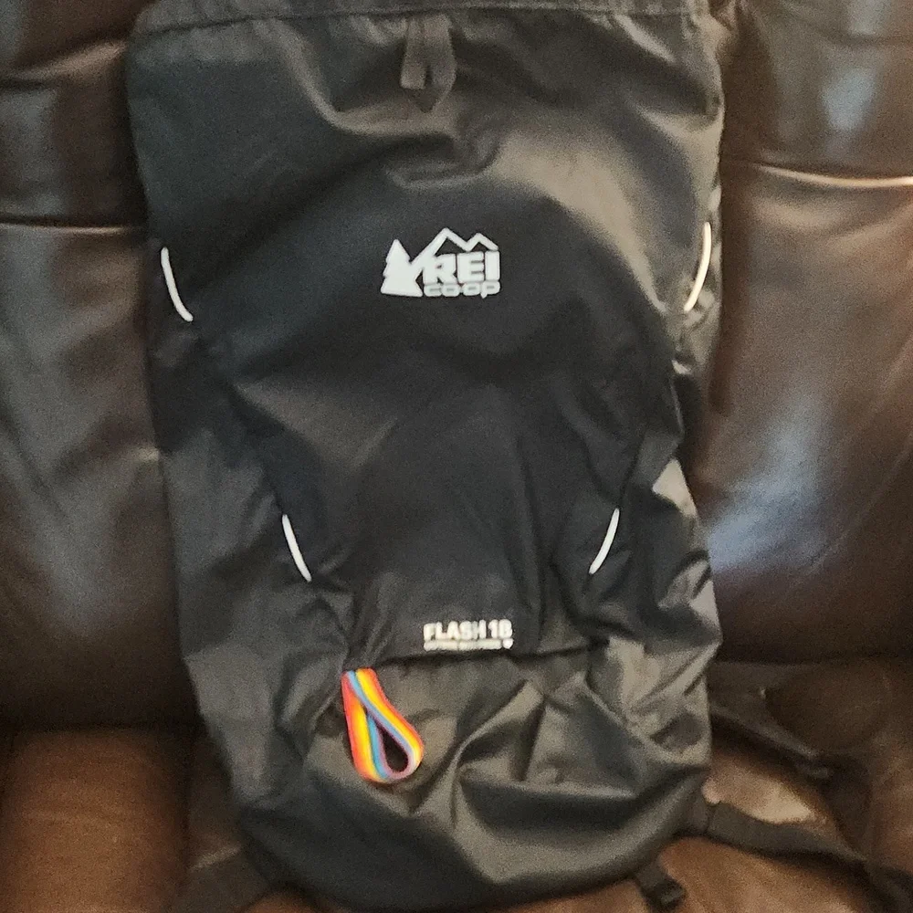 REI Co-op Black Backpack Flash 18 Outside With Pride NWOT - Picture 3 of 8